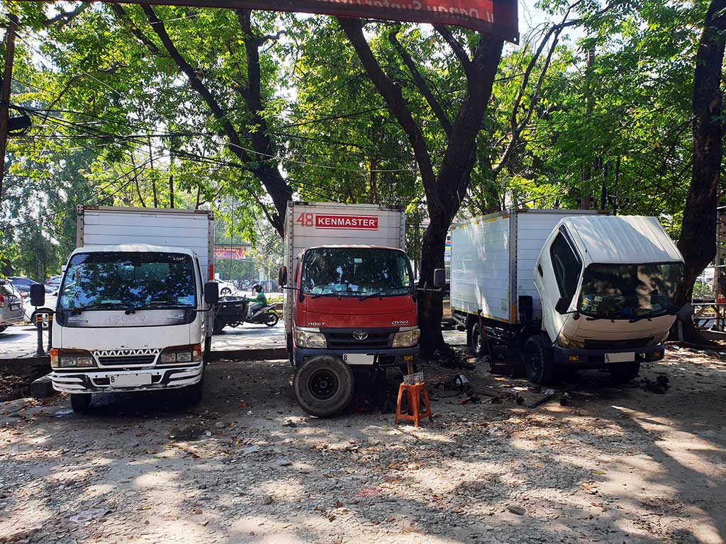 Armada Truk Perusahaan